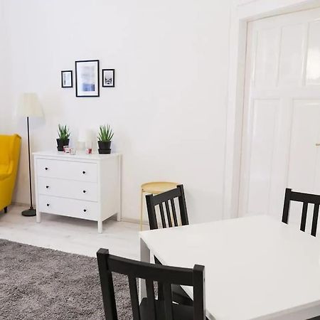 Central 30M2 A/C Apartment, 3 Min From Ny Cafe ブダペスト エクステリア 写真