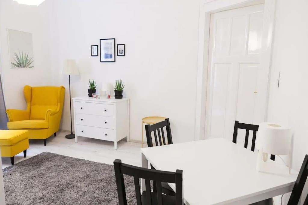 Central 30M2 A/C Apartment, 3 Min From Ny Cafe ブダペスト エクステリア 写真